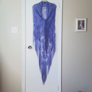 Oversized triangle scarf. Lace & Fringes.